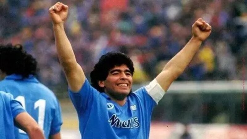 Diego Maradona dies: 'The poetry of football' – Conte and Zidane