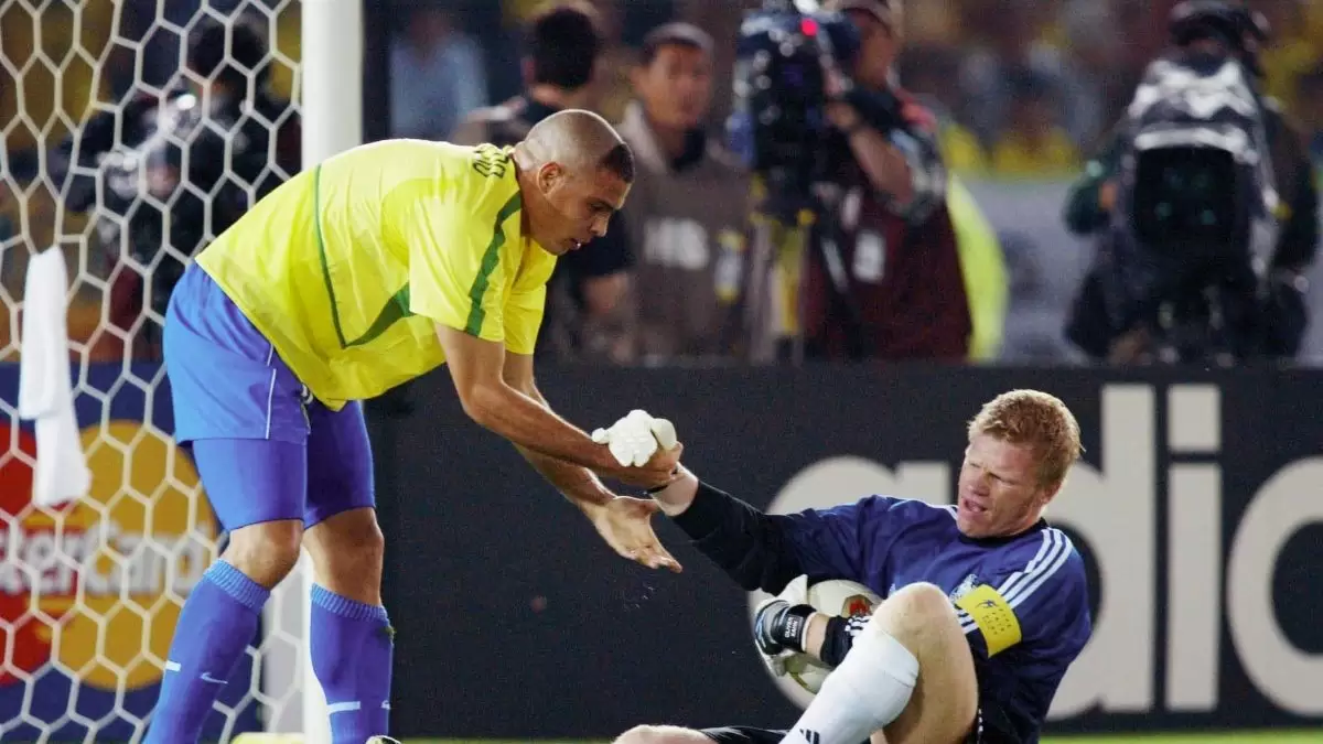 DW Sports on X: #TBT to when Oliver Kahn's hair looked like this. The year  was 1989, and Kahn was a backup goalkeeper at Karlsruhe.   / X