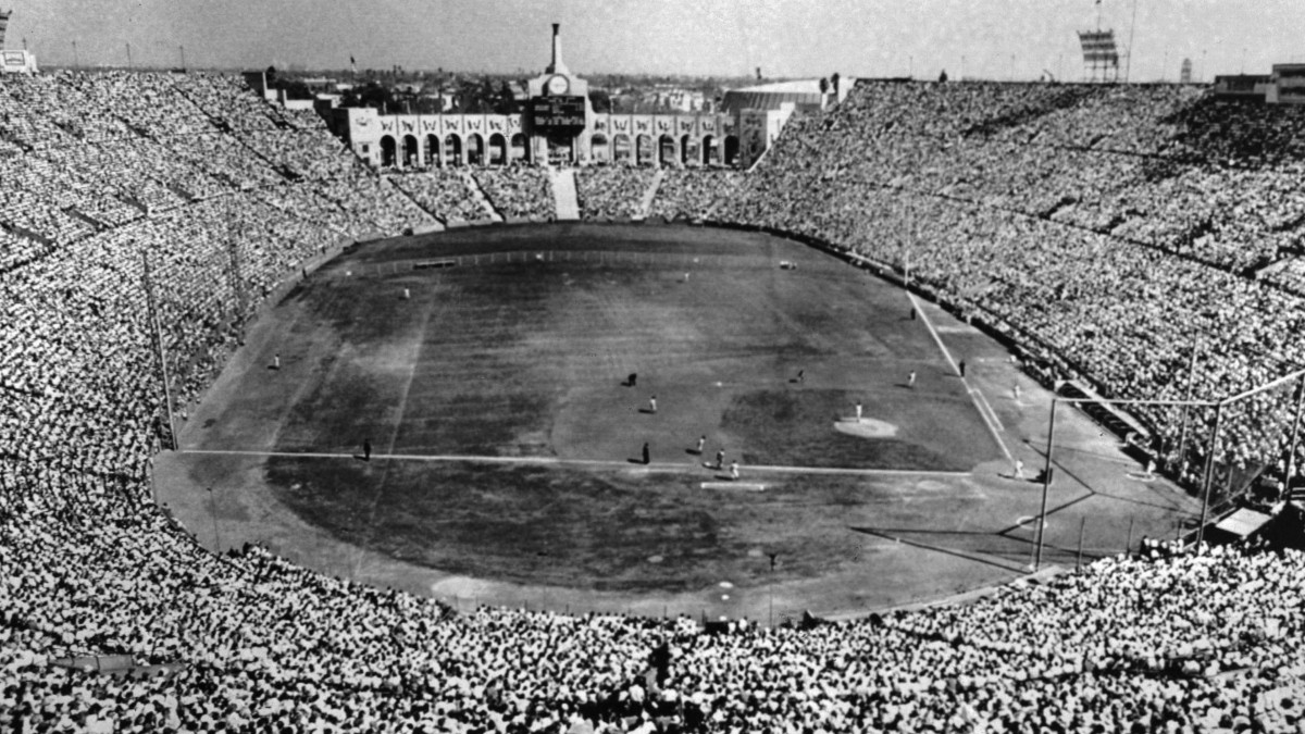 Los angeles rams coliseum hi-res stock photography and images - Alamy