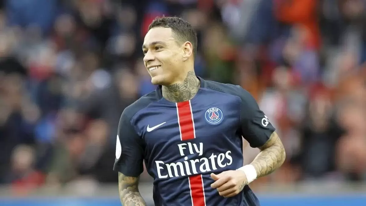 Football Planet - The heartbreaking message from former PSG player Grégory Van  der Wiel who reveals he has suffered from depression and anxiety attacks  for a year 😥: “For over a year