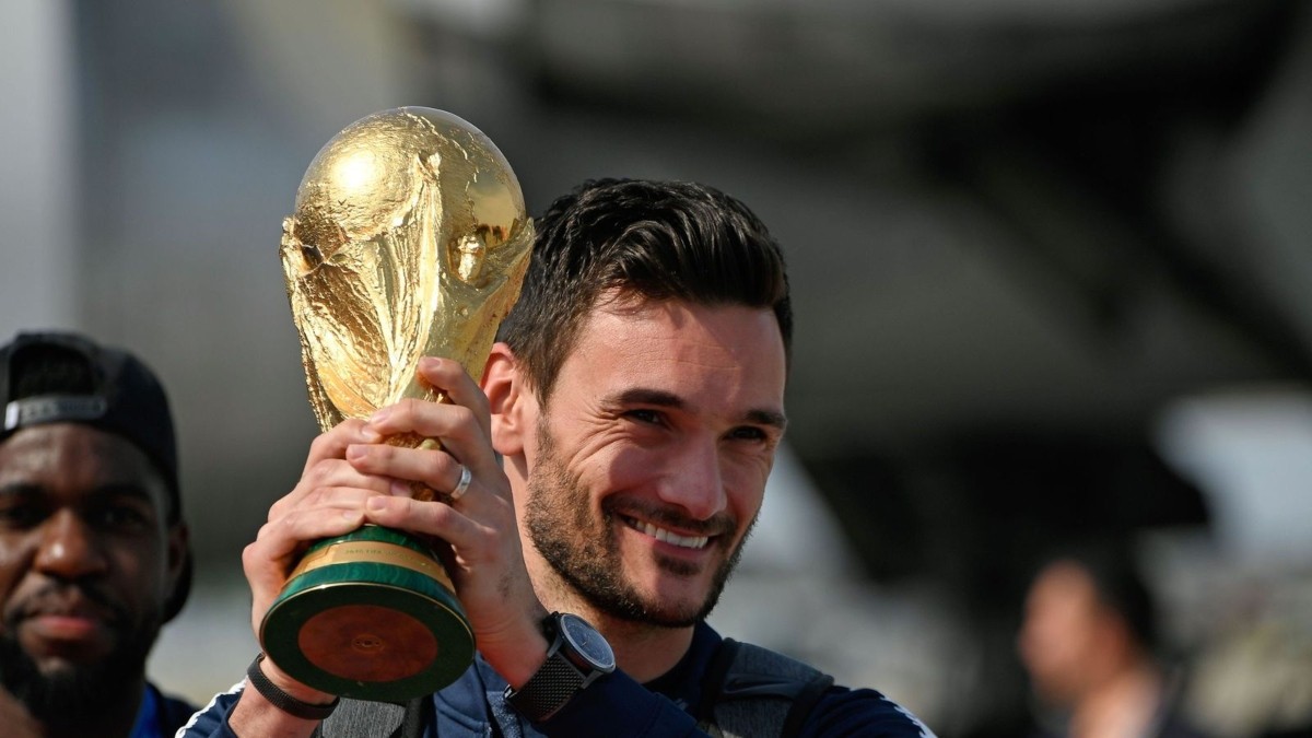 Hugo Lloris retires from France duty after World Cup heartache and names  his replacement - Mirror Online